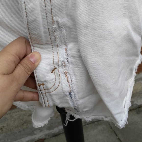 Levi's distressed shorts - Picture 3 of 6